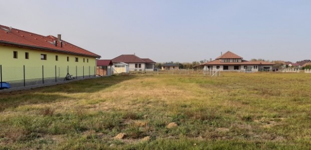 <![CDATA[Elad� Telek Kakucs  - Sz�kesi �ti lak�parkban]]>